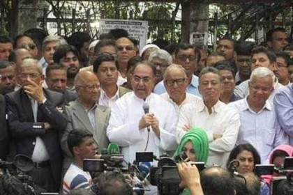 খালেদা জিয়ার সুচিকিৎসার দাবিতে বিএনপির মানববন্ধন