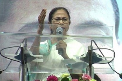 দেশের সাথে আছি কিন্তু মোদির সাথে নেই: মমতা