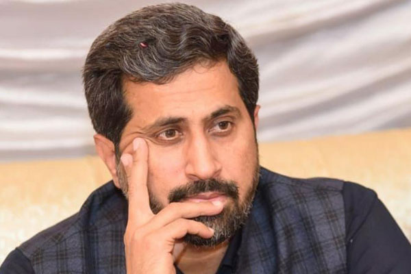 হিন্দুদের ‘গোমূত্র খাদক’ বলে পদ হারালেন পাকিস্তানি মন্ত্রী