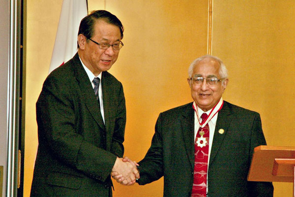 জাপানের সর্বোচ্চ বেসামরিক সম্মাননা গ্রহণ জামিলুর রেজার