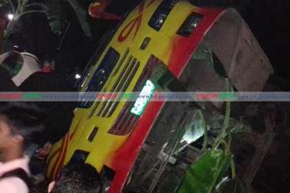 ফুলপুরে পিকনিকের বাস উল্টে আহত ৫০