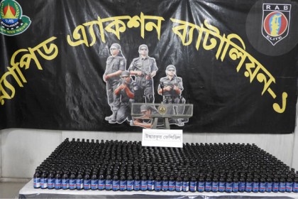 যাত্রীবাহী বাস থেকে বিপুল পরিমান ফেনসিডিল উদ্ধার 