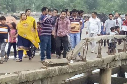 সেন্টমার্টিন থেকে নিরাপদে টেকনাফে ফিরেছে ১০০০ পর্যটক 