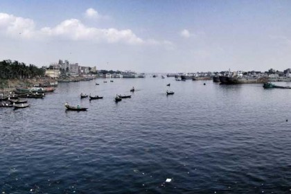 বুড়িগঙ্গায় নৌকা ডুবি, একই পরিবারের ৬ জন নিখোঁজ