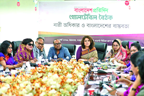 নারী প্রতিদ্বন্দ্বী নয় পরিপূরক