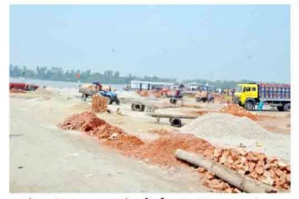 গলাচিপায় নদীর তীরে উচ্ছেদ অভিযান