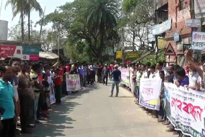 আলমডাঙ্গা রেলস্টেশনের কার্যক্রম চালুর দাবিতে মানববন্ধন ও ধর্মঘট