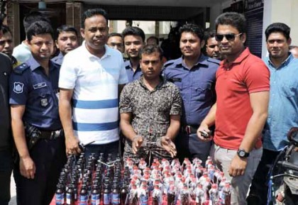 মাগুরায় ১২২ বোতল ফেন্সিডিলসহ মাদক ব্যবসায়ী গ্রেফতার