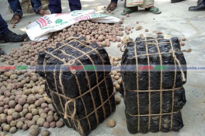 আলুর বস্তায় ফেন্সিডিল, আটক ২