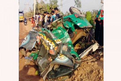 বগুড়ায় বাসের ধাক্কায় নিহত ৩