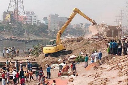 বুড়িগঙ্গায় দখলদারদের সাথে আপোষ করা হয়েছে