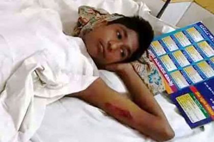 বিদ্যালয়ের নির্মাণাধীন ভবনের ইট নামাতে গিয়ে ট্রাক্টর চাপা পড়লো ছাত্র