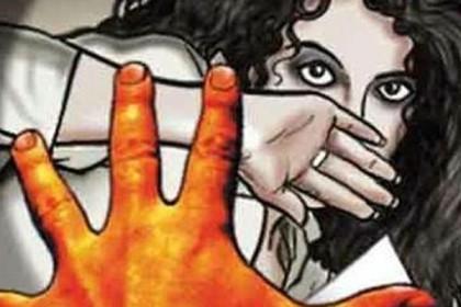 ৫০০ টাকার বিনিময়ে প্রেমিকাকে ধর্ষকের কাছে তুলে দেয় প্রেমিক