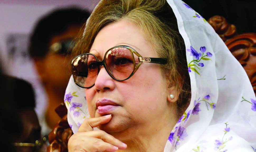 'খালেদা জিয়া গুরুতর অসুস্থ, সোজা হয়ে বসতে পারছেন না'