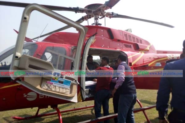 ভোটকেন্দ্রে আহত সেই পুলিশ সদস্যকে হেলিকপ্টারে ঢাকায় প্রেরণ