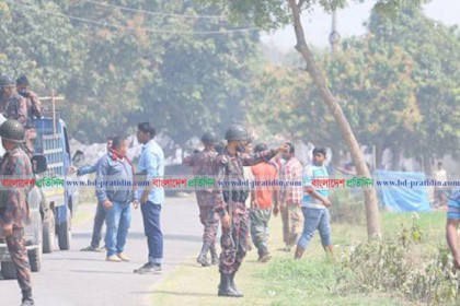 তানোরে ভোটারদের বাধা, বিজিবির ধাওয়া