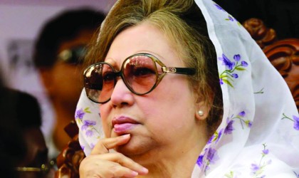 'খালেদা জিয়া গুরুতর অসুস্থ, সোজা হয়ে বসতে পারছেন না'