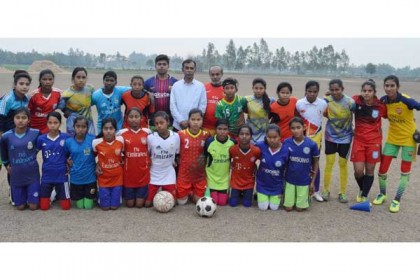 বাধা পেরিয়ে ঠাকুরগাঁওয়ের ৬ নারী জাতীয় মহিলা ফুটবল দলে