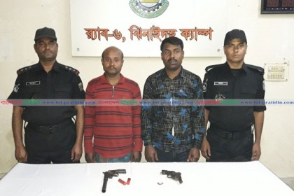 হরিণাকুন্ডুতে অস্ত্র-গুলিসহ দুই সন্ত্রাসী গ্রেফতার