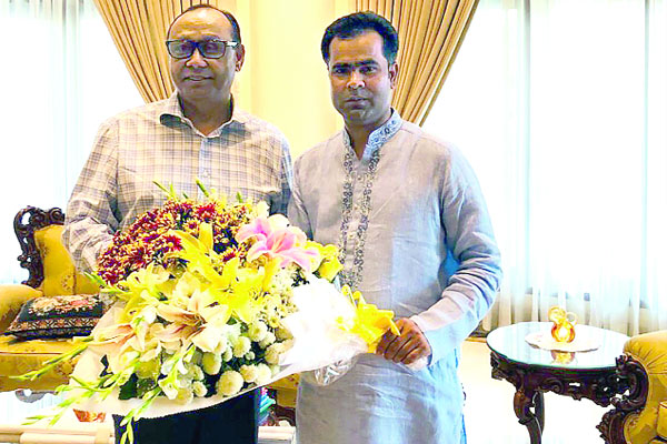 সাক্ষাৎ ও ফুলেল শুভেচ্ছা