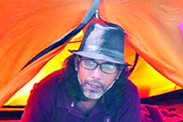 ডাকসু নির্বাচন দাবিতে অনশনে ছিলেন যিনি