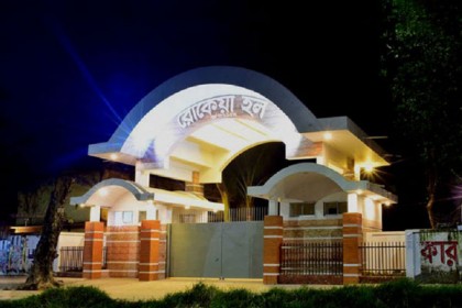 রোকেয়া হলে আচরণবিধি ভেঙ্গে ৫০০ ছাত্রীকে ছাত্রলীগের আপ্যায়ন