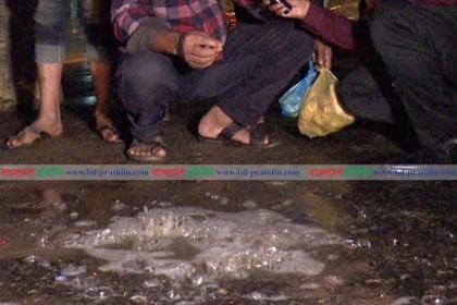 আশুলিয়ায় মহাসড়কের তলদেশে পাইপ ফেটে গ্যাস নির্গত