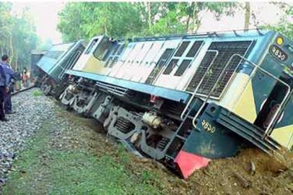 রাজশাহীর সঙ্গে সারা দেশের রেল যোগাযোগ বন্ধ