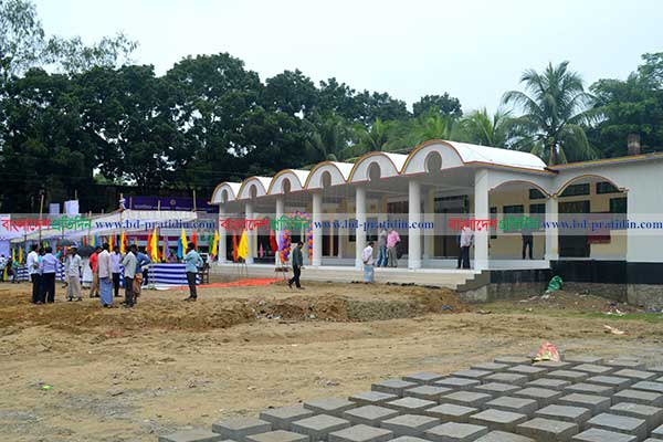 উদ্বোধনের ৫ মাসেও চালু হয়নি লামা পৌর বাস টার্মিনাল