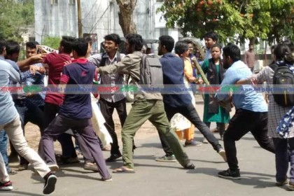 চবিতে প্রগতিশীল ছাত্রজোটের মিছিলে ছাত্রলীগের হামলা, আহত ৬