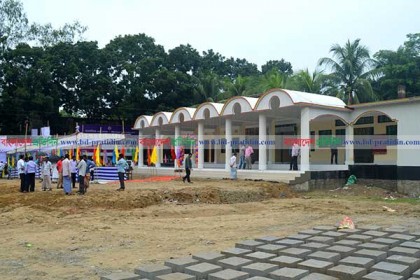 উদ্বোধনের ৫ মাসেও চালু হয়নি লামা পৌর বাস টার্মিনাল