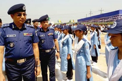 'শুধু প্রাতিষ্ঠানিক শিক্ষা ভালো মানুষ হবার সার্টিফিকেট দেয় না'
