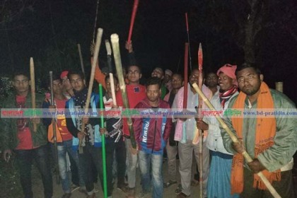 চুরি-ডাকাতি ঠেকাতে লাঠিসোঁটা নিয়ে গ্রাম পাহারা