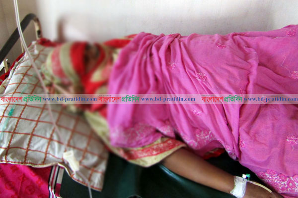চুরি করতে চেতনানাশক স্প্রে’র ব্যবহার, অজ্ঞান শিক্ষিকাসহ ৫