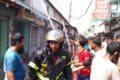 কলাপাড়ায় অগ্নিকাণ্ডে পাঁচটি দোকান ভস্মিভূত