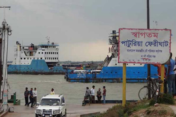 পাটুরিয়া-দৌলতদিয়া নৌরুটে ফেরি চলাচল শুরু