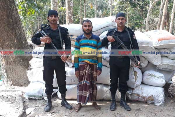 রাজাপুরে ৫ হাজার ২শ’ কেজি নিষিদ্ধ পলিথিন উদ্ধার, আটক ১