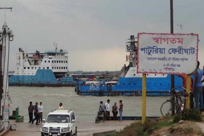 পাটুরিয়া-দৌলতদিয়া নৌরুটে ফেরি চলাচল শুরু