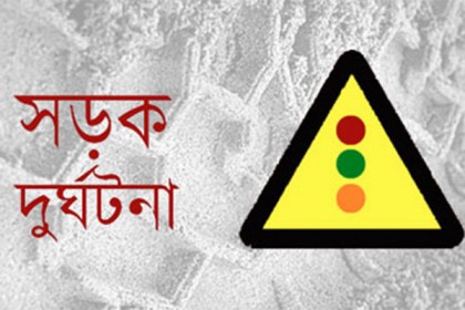 মানিকগঞ্জে বাস খাদে পড়ে হেলপার নিহত