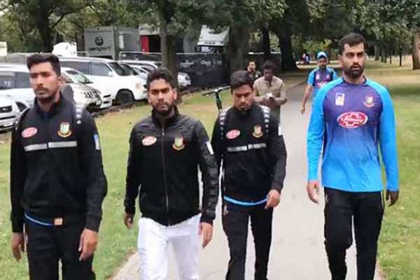অজ্ঞাত নারীর সতর্কবার্তায় বেঁচে গেলেন তামিম-মিরাজরা