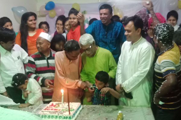 কেক কেটে শেরপুরে প্রতিষ্ঠাবার্ষিকী উদযাপন