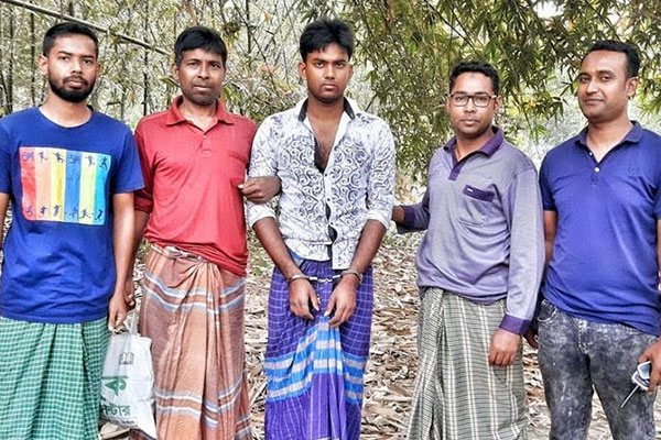 পান ব্যবসায়ী সেজে আসামি ধরল পুলিশ
