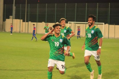 কাতারে জয় পেল বাংলাদেশি ফুটবলাররা 
