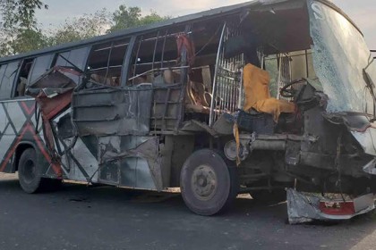ব্রাহ্মণবাড়িয়ায় দুই বাসের মুখোমুখি সংঘর্ষে চালক নিহত