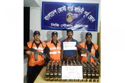 টেকনাফে বিপুল পরিমাণ বিদেশি মদসহ আটক ১