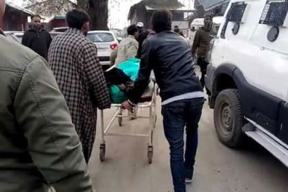 কাশ্মীরে অস্ত্রধারীদের হাতে নারী পুলিশ কর্মকর্তা খুন
