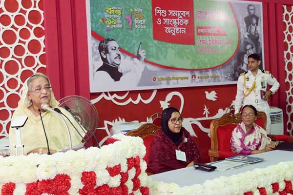 'শিশুদের সুন্দর ভবিষ্যতের জন্য দারিদ্র্যমুক্ত দেশ গড়ে তুলতে চাই'