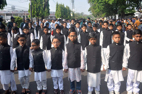 রাজপথে এক ঝাঁক 'ক্ষুদে মুজিব'


