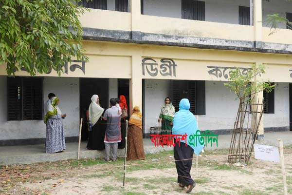 নন্দীগ্রামে শান্তিপূর্ণভাবে ভোটগ্রহণ চলছে