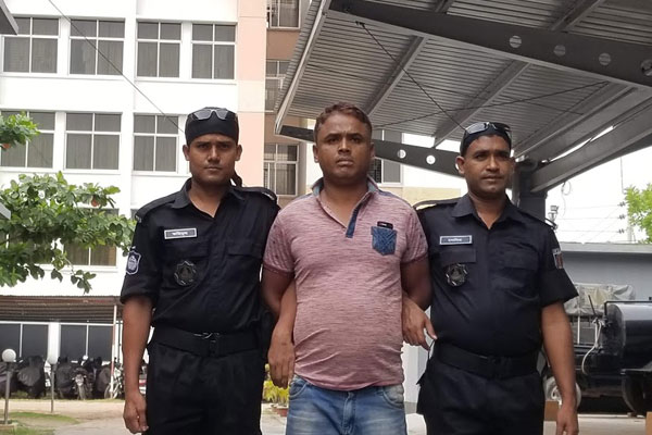 নরসিংদীতে মা ও মেয়েকে ধর্ষণ মামলার আসামি গ্রেফতার

